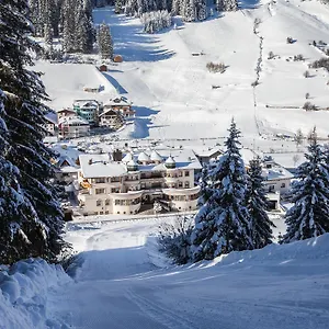 https://hotel-schlosshof.ischgl-hotels.net
